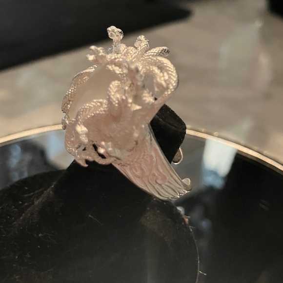 Mythical Silver Medusa Costume Ring - Picture 5 of 6